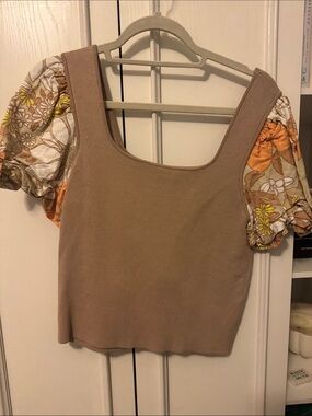 Current Air Tan Scoop Neck Crop Top with Floral Puff Sleeves